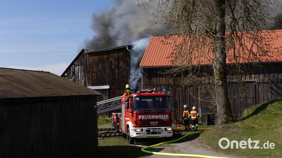 Eine Scheune stand in Pfaben in Flammen. Bild: Roland Wellenhoefer