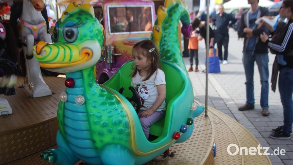 Auch für die Kleinsten war einiges geboten, wie beispielsweise eine Fahrt im Kinderkarussell. Bild: sns