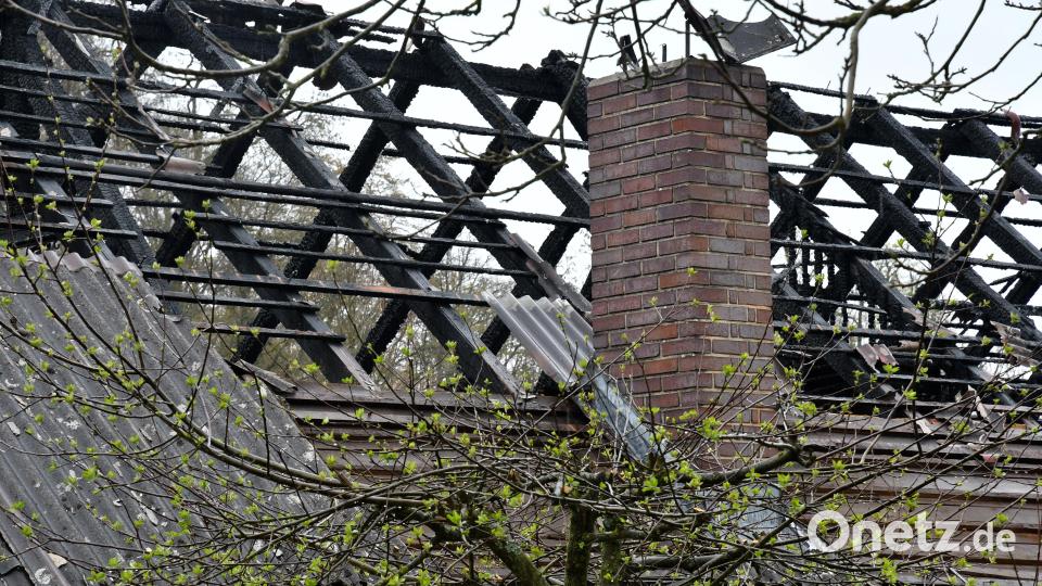 Der Dachstuhl wurde ein Raub der Flammen. Bild: Petra Hartl