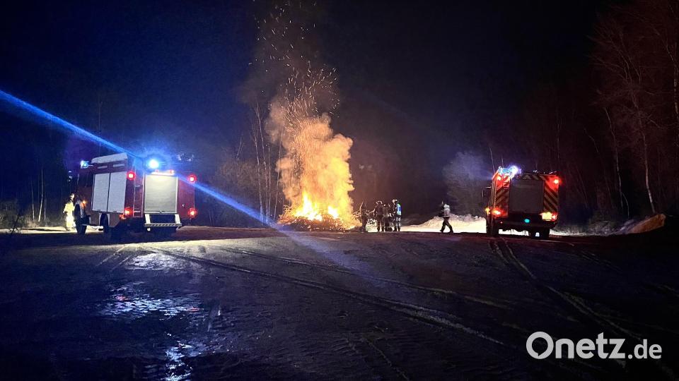 Den Abschluss bildete ein Großbrand gegen 5 Uhr morgens. Bild: Johannes Werner/exb