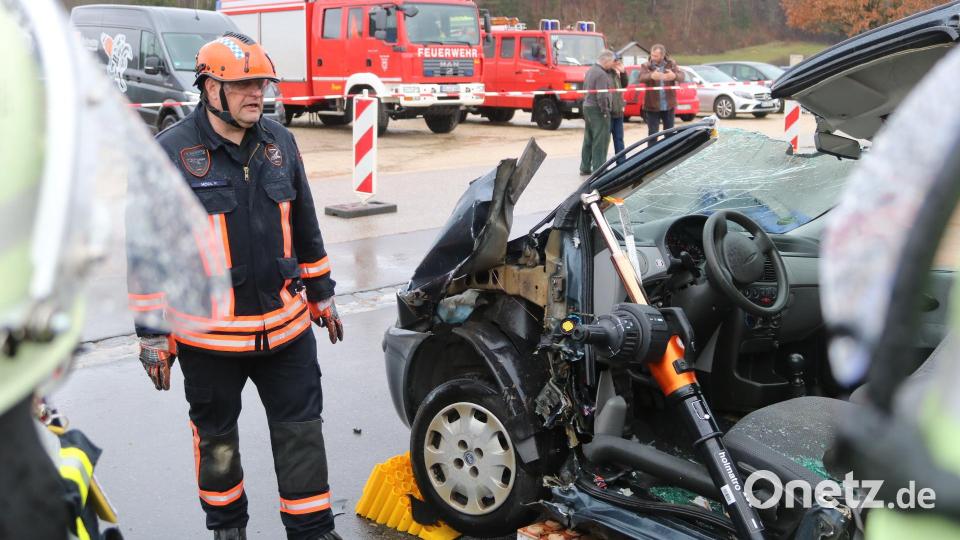 Nach den Übungen blieb von den Fahrzeugen nicht viel übrig. Bild: lei