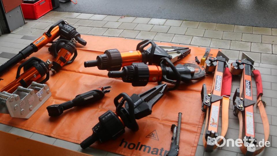 Vor kurzen hat die Gemeinde Neukirchen für ihre Stützpunktwehr einen neuen akkubetriebenen Rettungssatz angeschafft. Bild: lei