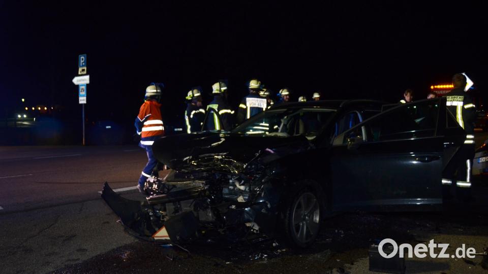 Wegen einer Vorfahrtsverletzung kam es in Nähe der Stadthalle an der Kreuzung zu einem heftigen Zusammenstoß zweier Fahrzeuge. Bild: dob