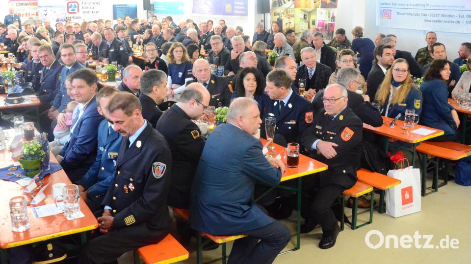 Volle Bänke beim Festakt zum 70-jährigen Jubiläum. Bild: Kunz