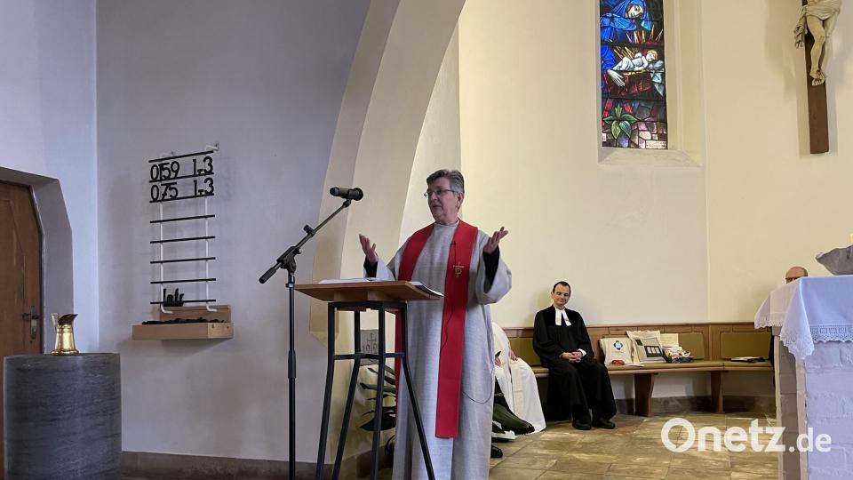 Die Diakonin Anke Himmel übernimmt die offenen Pfarrstellen der Gemeinden Windischeschenbach und Erbendorf. Am Hirtensonntag wurde sie von den Kirchenvertretern offiziell in ihr Amt eingeführt. Bild: Leon Karwath