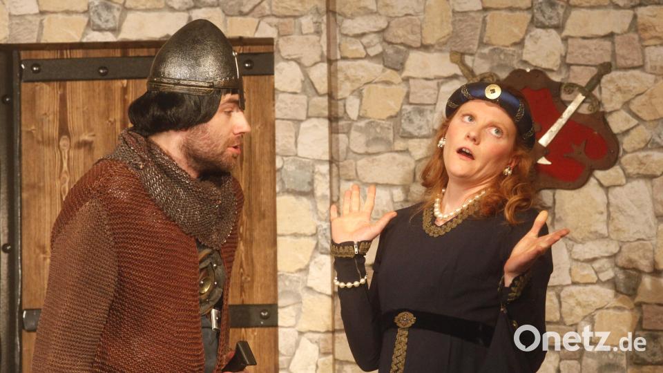 Der Burgherr muss sich von der Edeldame Rita verhöhnen lassen. Eigentlich wollte er für ihre Freilassung Lösegeld erpressen. Bild: Hirsch