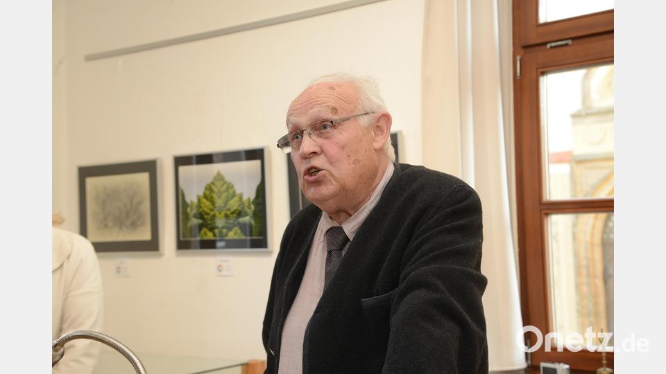 Vorsitzender Alois Hubmann eröffnet im Pleysteiner Stadtmuseum die Ausstellung zum 50-jährigen Bestehen des Fotoclubs Pleystein. Bild: bey