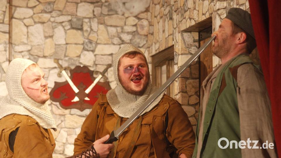 Die wüsten Gesellen Hinz und Kunz sind nicht gut auf Knecht Delfi zu sprechen. Bild: Hirsch