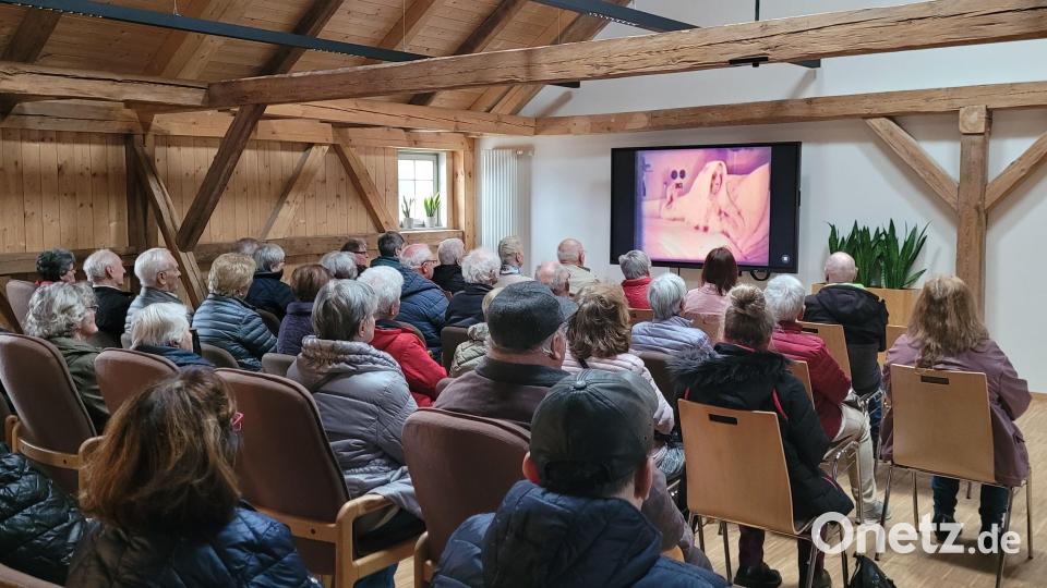 Sehr beeindruckt waren die Kemnather von dem Film über die „Resl von Konnersreuth“. Bild: jzk