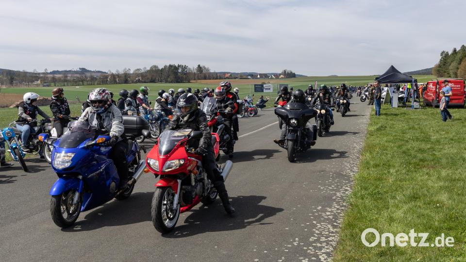 Start der Spendenfahrt am Flugplatz Erbendorf Bild: Roland Wellenhoefer