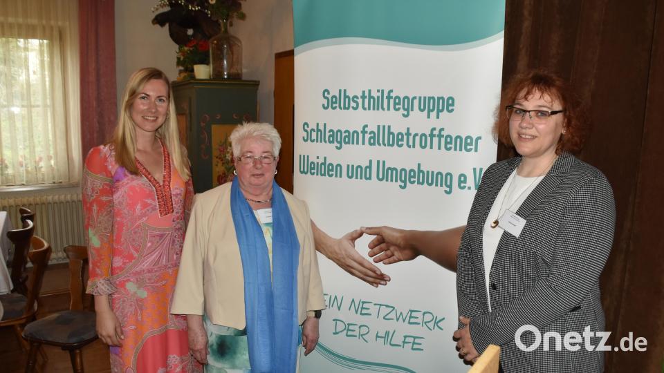 Referentin Corinna Bauer und die Leiterinnen der Selbshilfegruppe Christine Kaiser und Maria Kämpf (von links). Bild: hcz