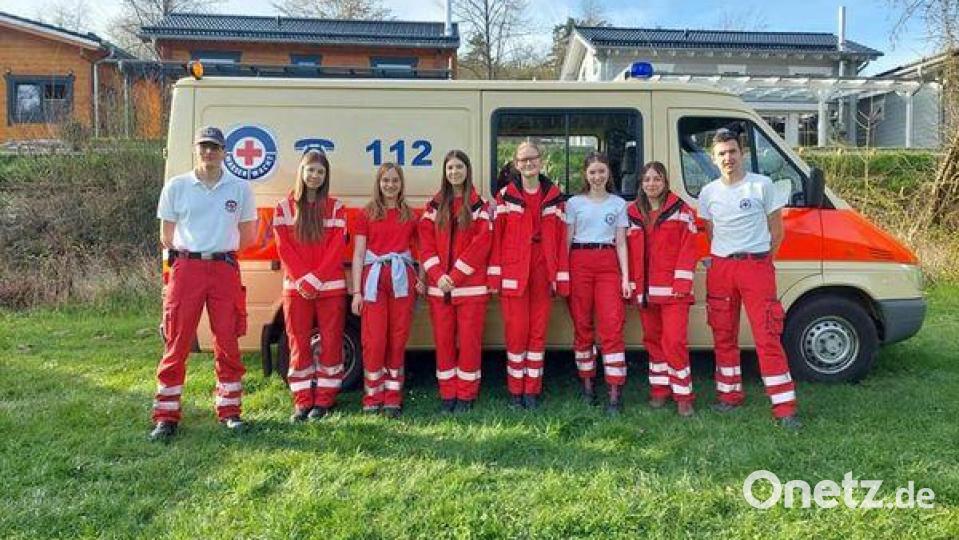 Sechs neue Rettungsschwimmerinnen im Wasserrettungsdienst hat die Wasserwacht Auerbach in ihren Reihen. Bild: Wasserwacht/exb