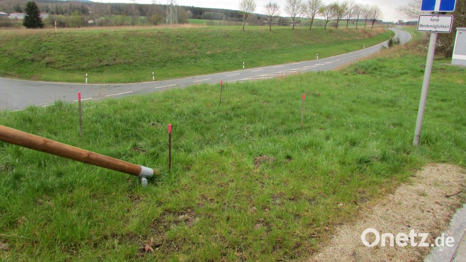 Das Bushäuschen Weihermühle soll an der Staatsstraße errichtet werden. Bild: exa