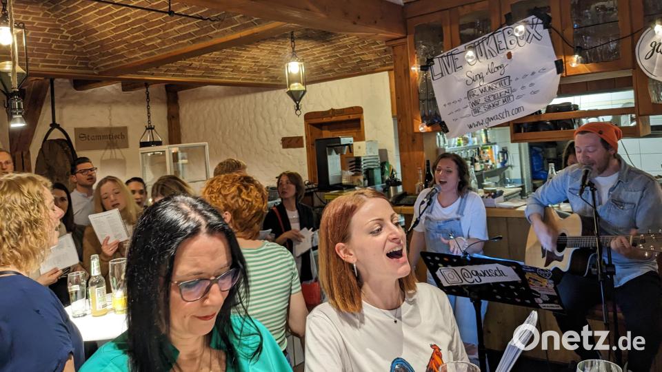 Mit "Ich liebe das Leben" von Vicky Leandros beginnt der Mitmachabend mit "Gwasch". Bild: eib