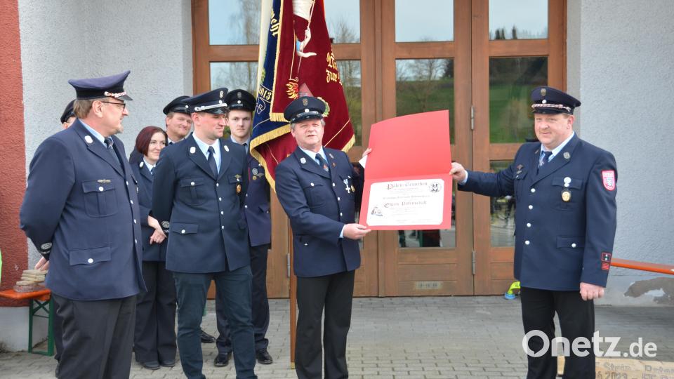 Die offizielle Patenschaftsurkunde wurde den Böhmischbruckern überreicht. Bild: dob