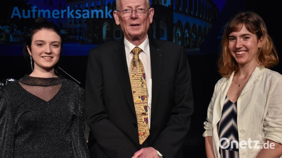 Und hier noch einmal alle drei Preisträger von links: Rose Reinprecht, Johannes Laschinger und Amelie Klug. Bild: Stephan Huber