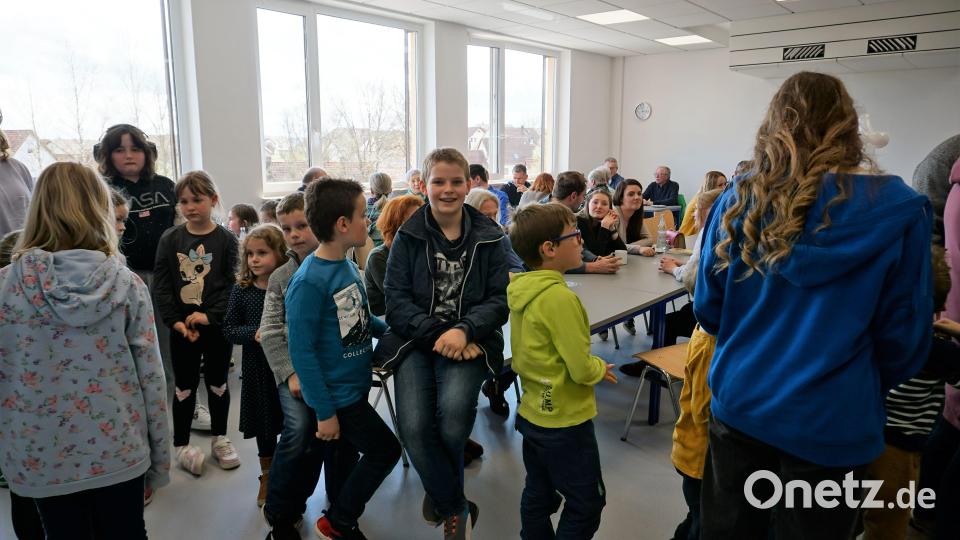 Volles Haus im Speisesaal - alle Kinder stehen an der Popcornmaschine an. Bild: wec