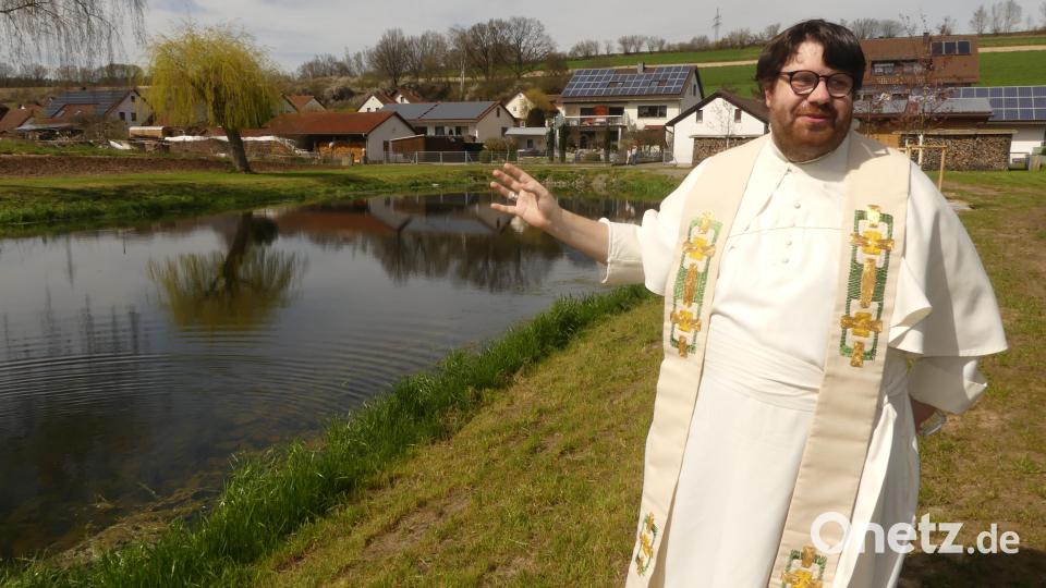 „Heit hob i’s mit’m Wasser“ verkündete Pfarrer Johannes Bosco Ernstberger Bild: rn