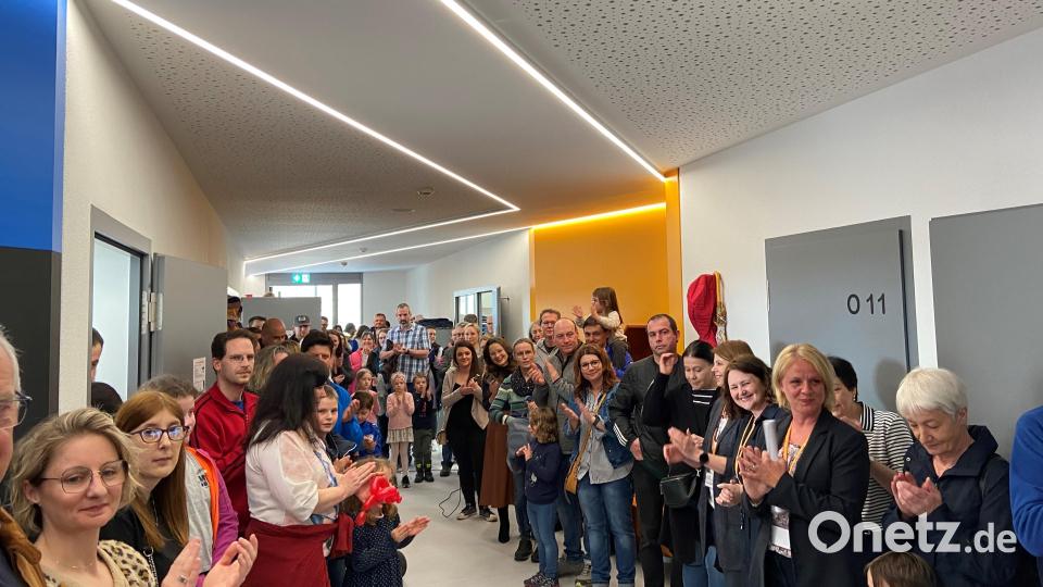 Großer Applaus für die Schulkinder nach ihrem Begrüßungs-Ständchen. Bild: wec
