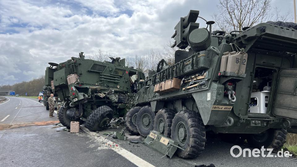 Mehrere Militärfahrzeuge sind auf der Autobahn A6 in der Oberpfalz aufeinandergefahren. Bild: Haubner/vifogra/dpa