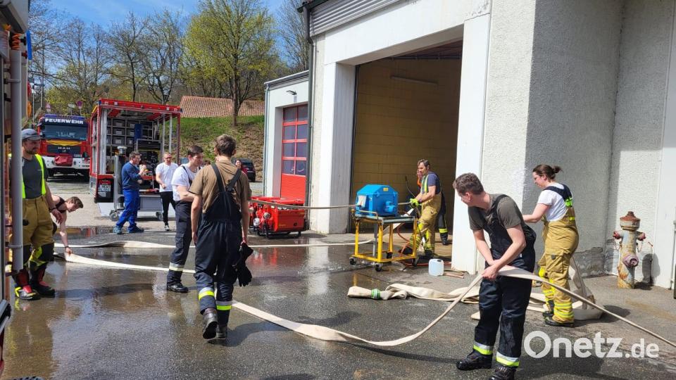 Beim Maschinistenlehrgang für Feuerwehrleute aus dem Landkreis Neustadt war Geschick und theoretisches Wissen gefragt. Bild: Marco Harrer/exb