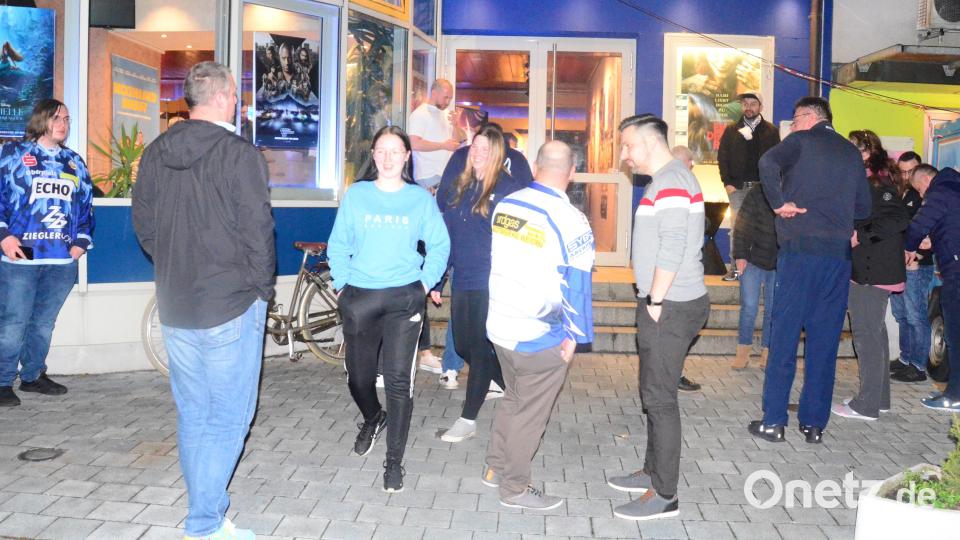 Diskussionsbedarf in den Drittelpausen. Bild: Kunz