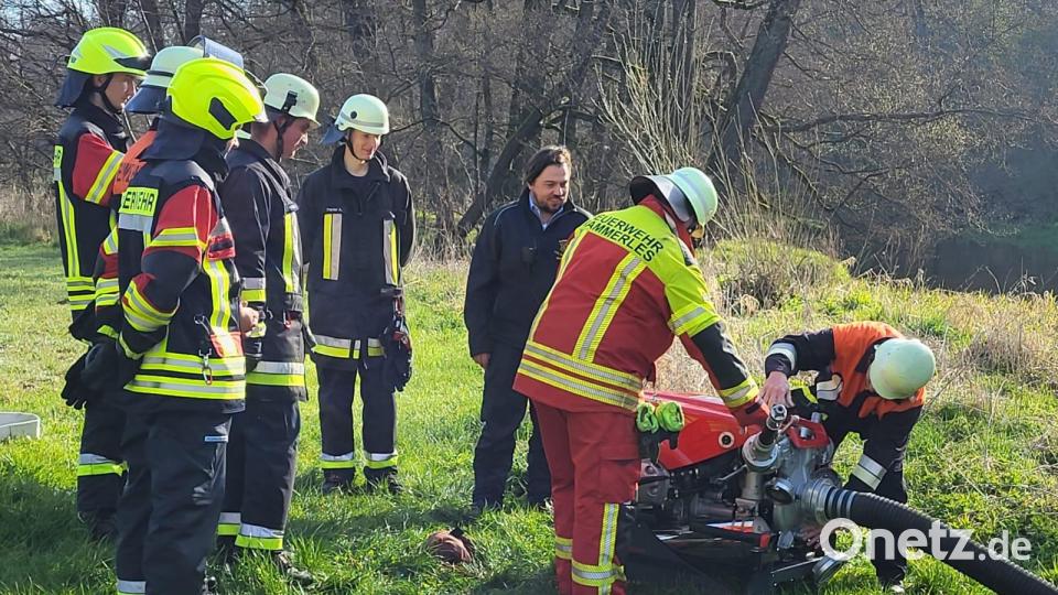 Beim Maschinistenlehrgang für Feuerwehrleute aus dem Landkreis Neustadt war Geschick und theoretisches Wissen gefragt. Bild: Marco Harrer/exb