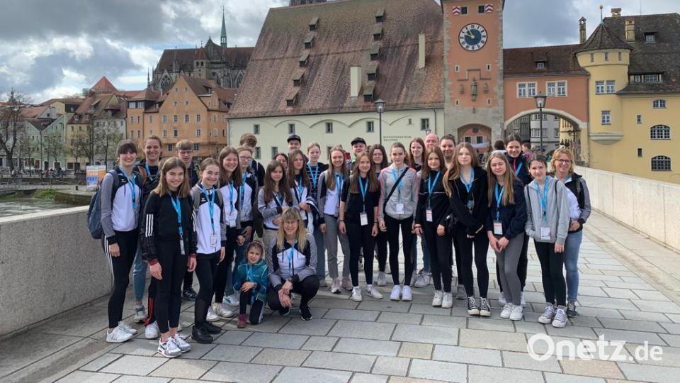 Die Turngemeinschaft Tirschenreuth reiste mit 70 Teilnehmern zum Bayerischen Landesturnfest nach Regensburg. Bild: Julia Ritter/exb