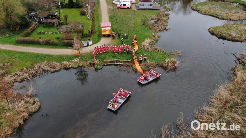 In den Vilsauen in Vilseck übten Feuerwehrkräfte für den Ernstfall. Bild: lei