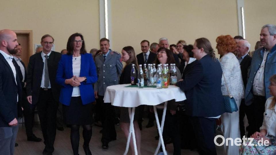 Volksnah mischte sich Landtagspräsidentin Ilse Aigner unter die Gäste. Bild: wel