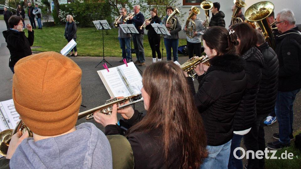 Der Posaunenchor spielt Frühlingslieder in Mallersricht. Bild: R. Kreuzer