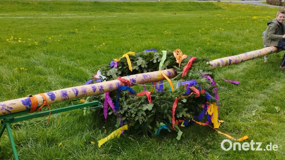 Der Kindermaibaum ist auch von Kindern geschmückt worden. Bild: jba