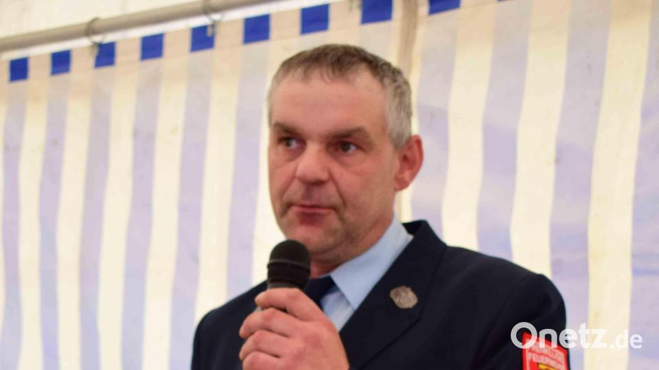 1.Kommandant Jörg Flierl schilderte den Ablauf der Baumaßnahme Bild: no