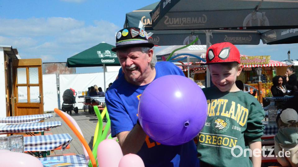 Heitere Ballonshow mit Ernesto. Bild: Kunz