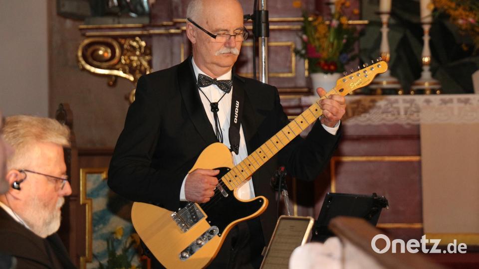Die Musiker des Pavel Sandorf-Quartetts zeigten sich jeder Musikrichtung gewachsen und wechselten auch immer wieder die Instrumente. Es sind halt echte Vollblutmusiker. Bild: rpp