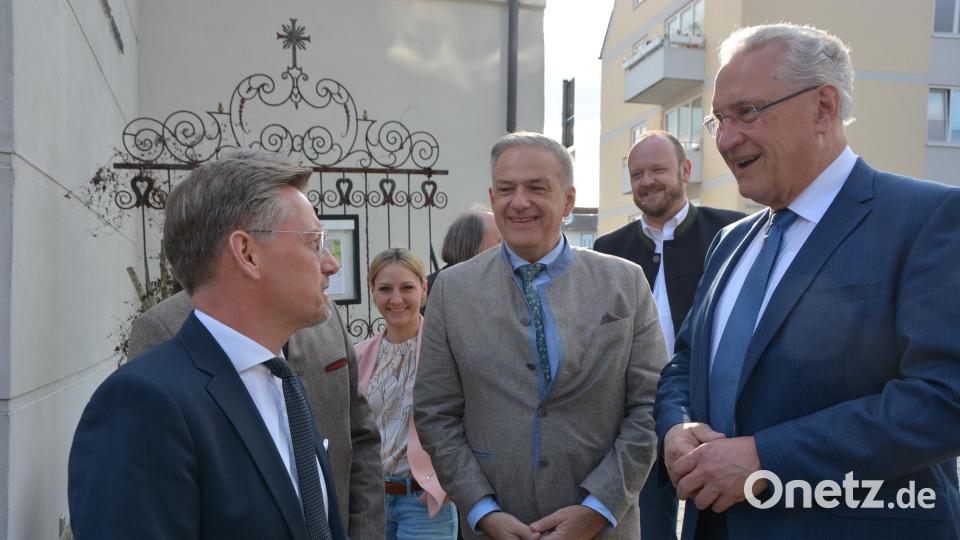 Im Bild (von links) MdL Tobias Reiß, die Landräte Roland Grillmeier und Andreas Meier sowie Innenminister Joachim Herrmann. Bild: jr