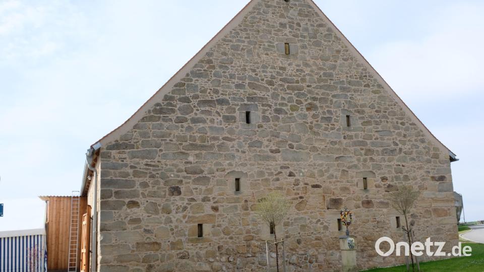 Es ist eine Premiere: Nach der Generalsanierung findet erstmals ein großes Fest in dem zum Kulturstadel aufgewerteten ehemaligen Ökonomie- und Meierhof des Klosters Speinshart in Haselhof statt. Bild: do