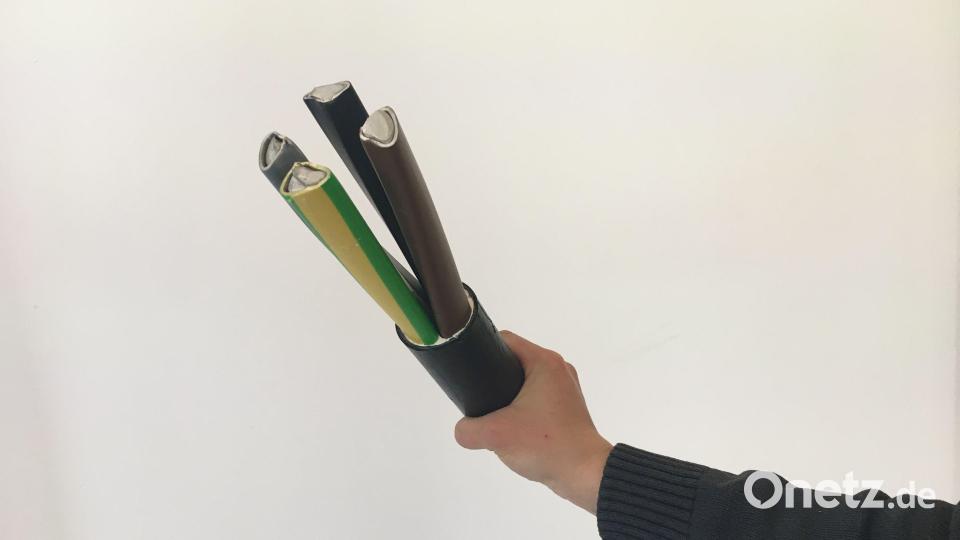 Diese Kabel werden in Straßen verlegt. Wegen des Strombedarfs durch Wallbox oder Wärmepumpe werden sie immer dicker. Bild: ihl