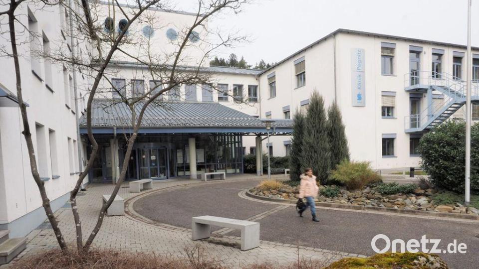 Das Sana-Klinikum in Pegnitz muss am Samstagabend evakuiert werden. Ein unbekannter Stoff ist laut Polizei ausgetreten. Archivbild: Klaus Trenz