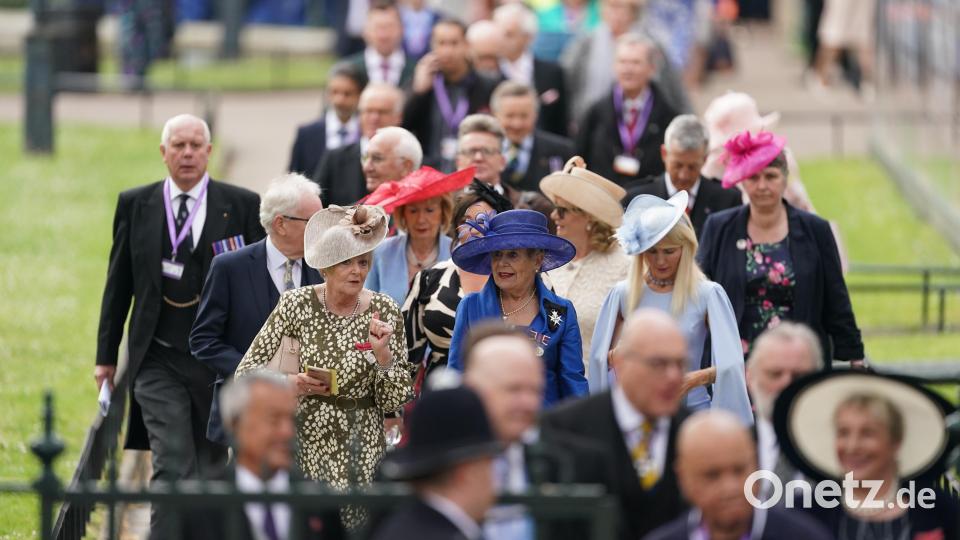 Die Gäste treffen vor der Krönung von König Charles III. und Königin Camilla in der Westminster Abbey ein. Bild: Joe Giddens/dpa