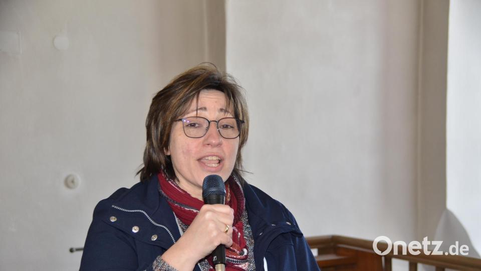 Brigitte Traeger umrahmte gesanglich die Andacht zum 35-jährigen Bestehen des Seniorenkreises. Bild: ak