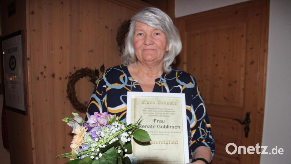 Renate Goblirsch wurde auf einstimmigen Beschluss zum Ehrenmitglied ernannt. Der BVS-Reha-Sportverein würdigte damit ihr jahrelanges Engagement. Bild: kro
