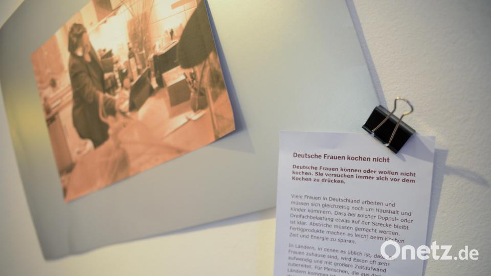 Einblicke in die Ausstellung der Malteser-Flüchtlingshilfe unter dem Titel „Mannsbilder/Weibsbilder“. Bild: Andreas Brückmann