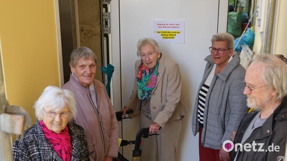 Der neue Lift zum Gemeindesaal ist nun - zur Freude vieler - betriebsbereit. Bild: abi
