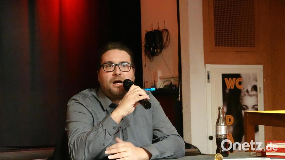 Stefan Dietl (Bezirksvorsitzender Verdi) stellte einen Zusammenhang zwischen Einkommen und politischem Engagement her: &quot;Die meisten Menschen mit niedrigem Einkommen sind nicht mehr bereit, sich politisch zu engagieren. Aber wie kann man das ändern?&quot; Bild: gac