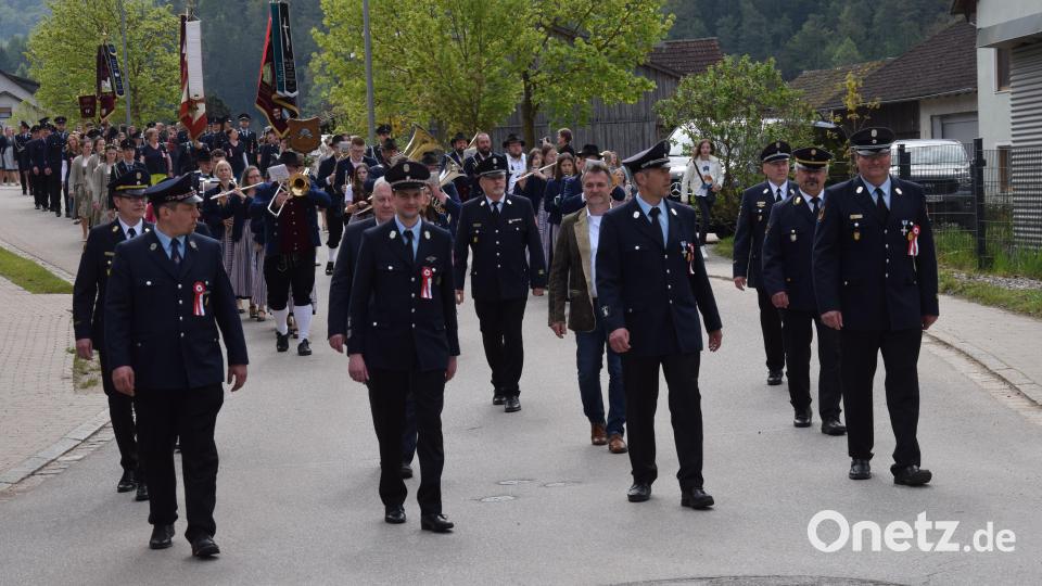 Am Sonntag feierte die Freiwillige Feuerwehr Adertshausen ihr 125-jähriges Bestehen mit vielen Vereinen und den Feuerwehren aus dem Inspektionsbereich II der Landkreisfeuerwehren Amberg-Sulzbach und dem Bereich Burglengenfeld. Bild: bö