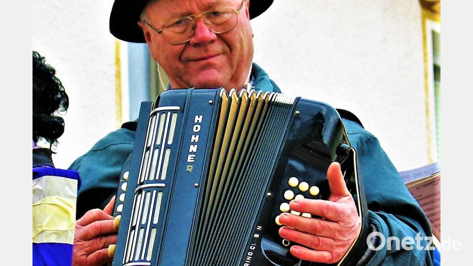 Alfred Hausner und seine &quot;Quetschn&quot; sind ein eingespieltes, unzertrennliches Team. Der Kohlberger ist nun ein fitter 85-Jähriger. Bild: jml