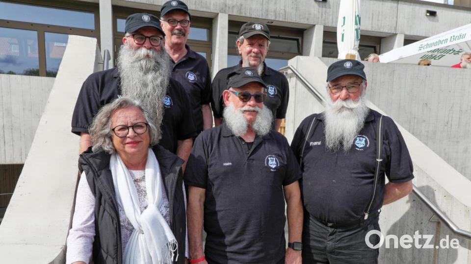 Diese Delegierten des Ostbayerischen Bartclubs sind extra bis nach Baden-Württemberg gefahren (von links): Lisa Preuß, Willi Preuß, Siggi Irlbacher, Haim Hoffmann, Josef Nerb, Franz Schottenhammer. Bild: Jürgen Burkhardt