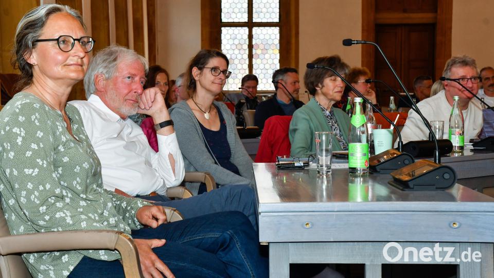 Elke Maaß hat ihren Platz im Plenum gefunden. Bild: Petra Hartl