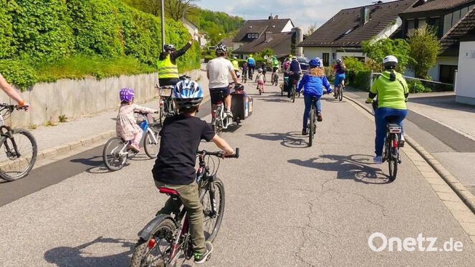 &quot;Kidical Mass&quot; auf dem Weg durch Sulzbach-Rosenberg. Bild: Dieter Pirner/exb